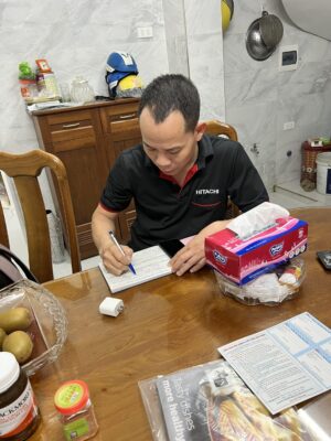 Đội ngũ kỹ thuật viên Hitachi được đào tạo từ hãng Đội ngũ kỹ thuật viên Hitachi được đào tạo từ hãng