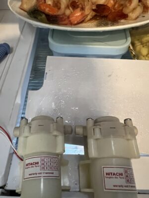 Giá thay bơm nước làm đá tủ lạnh Hitachi